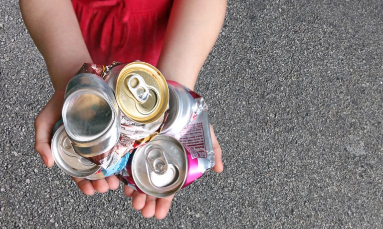 reciclaje de latas de bebidas
